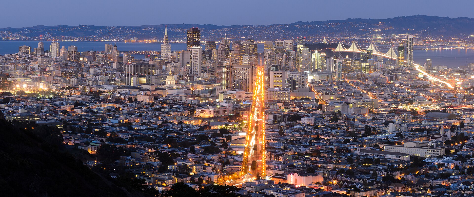 San Francisco from Twin Peaks, 26 September 2013. King of Hearts, CC BY-SA 3.0.