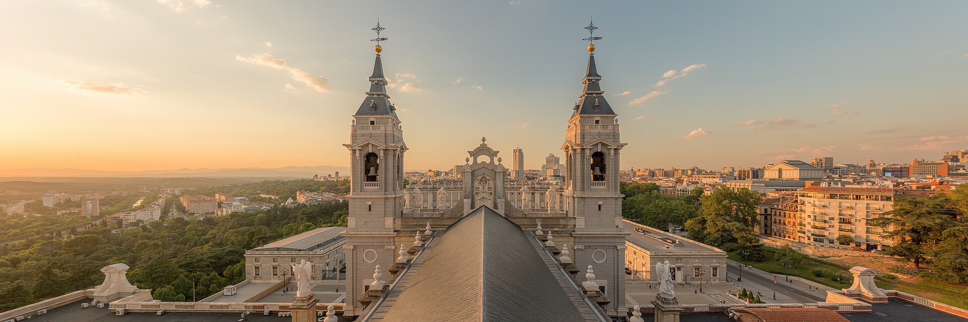 Madrid from the Almudena cathedral, 23 July 2020. Fernando Pascullo, CC BY-SA 4.0.