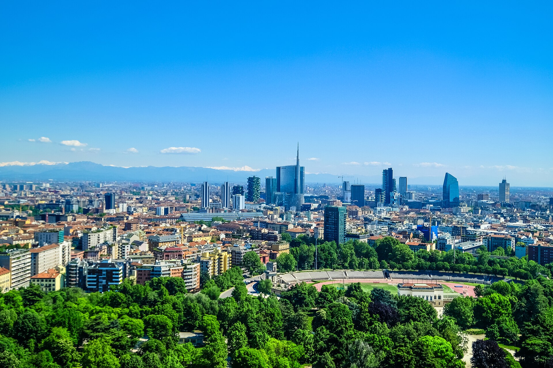 Porta Nuova, Milan, 29 April 2017. Francesco Ungaro, CC0.