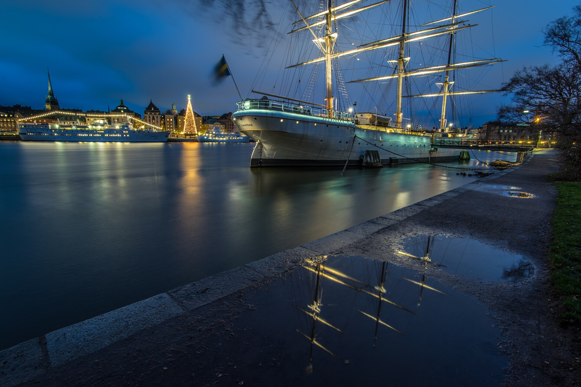 Stockholm old town from Skeppsholmen, 6 December 2014. Giuseppe Milo, CC BY 2.0.