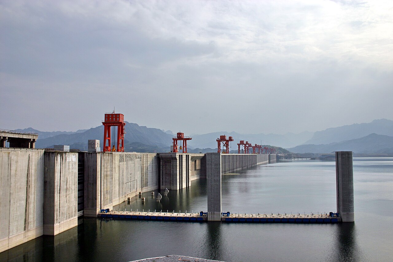 The Three Gorges Dam on the Yangtze at Sandouping, April 2007.